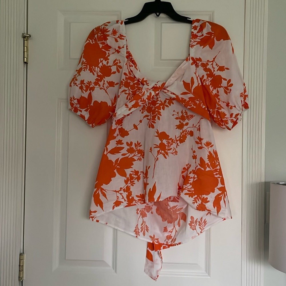 Linen floral top!